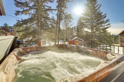 Lead House | Cozy Lead Cabin with Deck Less Than 1 Mi to Ski Slopes!