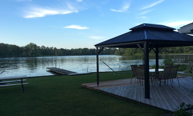 Plainwell Cottage | Cozy little cottage on beautiful Pine Lake