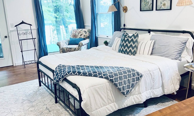 Vandalia Cottage | Cozy little lake cottage on Buck Lake!