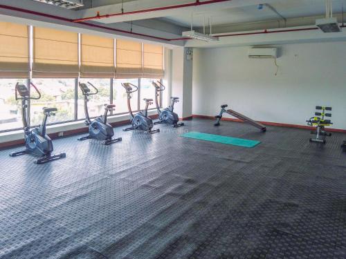 Depok Apartment | Cozy Living and Minimalist Studio Dave Apartment By Travelio