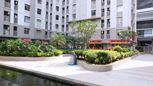 Pluit Apartment | Cozy Living Studio at Green Bay Pluit Apartment By Travelio
