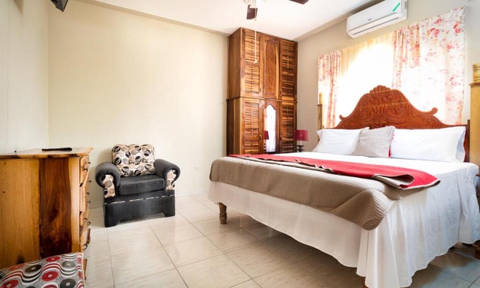 Port Antonio House | Cozy Locale - Gold