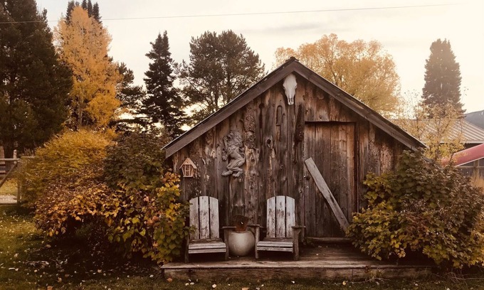 Alpine Northwest House | Cozy log cabin in Alpine close to lake with water views!