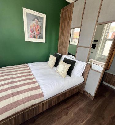 Coppetts Apartment | Cozy London Apartment with Great Location