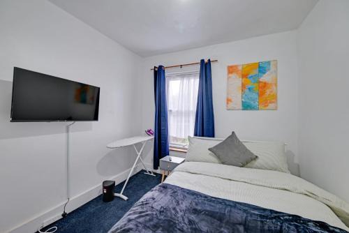 Northumberland Park Apartment | Cozy London Apartment with Great Views