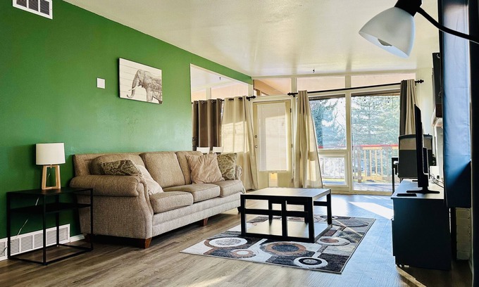 Broomfield House | Cozy Long Term 1 Bed 1 Bath Housing in Broomfield