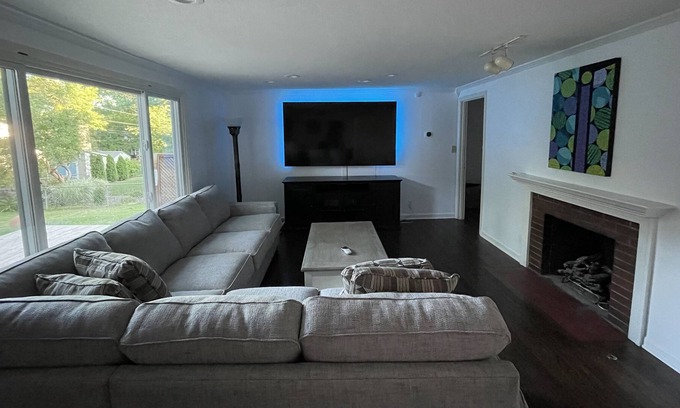 Prairie Village House | Cozy- Lux Home in the heart of Prairie Village