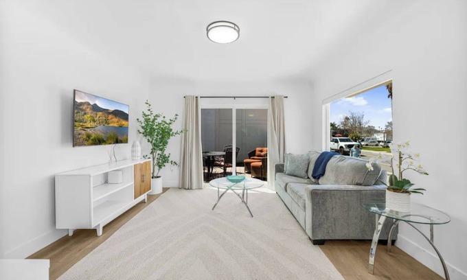 Ocean Beach House | Cozy Luxe Cottage in the Heart of Ocean Beach: AC, Yard, Parking