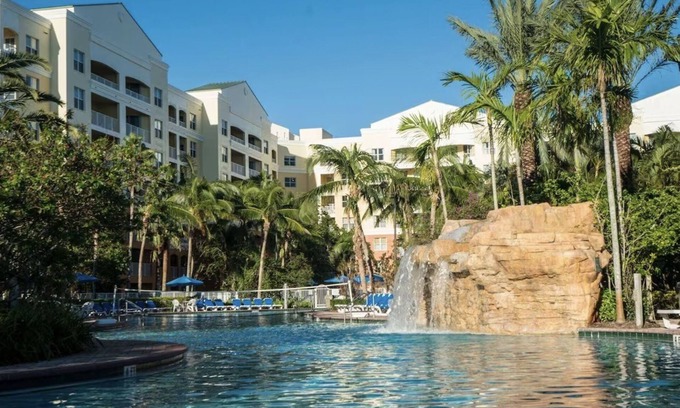 Weston Condo | Cozy Luxury 1-bedroom condo in welcoming Weston with AC, Wifi, fitness room