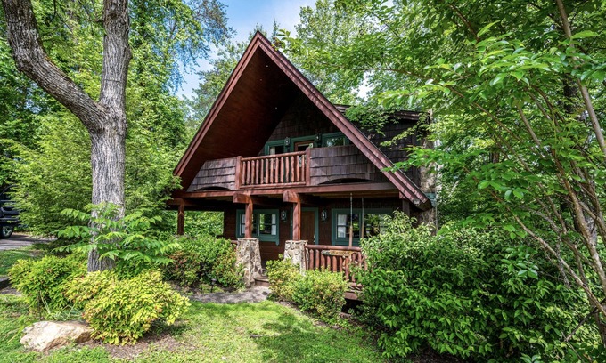 Sevierville Cabin | Cozy Luxury Cabin: Perfect Location!