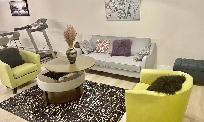 Dieppe House | Cozy luxury vacation home! 3 bedrooms + Full Unit + Patio + Laundry + Kitchen