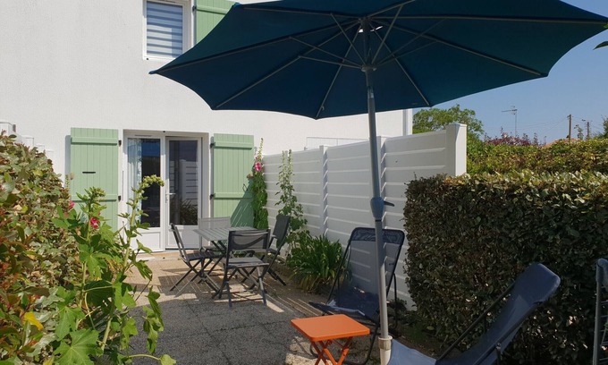 La Faute-sur-Mer Villa | Cozy Maisonette near Beach & Shops in Sunny La Faute-sur-Mer