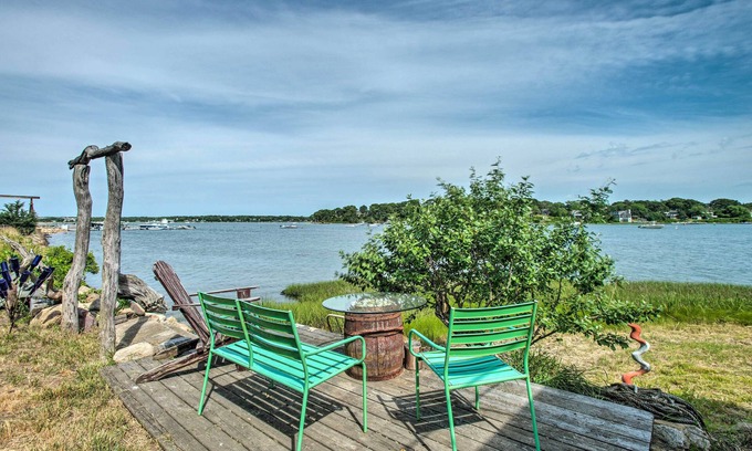Vineyard Haven Apartment | Cozy Martha’s Vineyard Getaway w/Waterfront Deck!