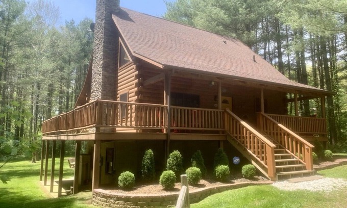 Laurelville Cabin | COZY Merlot Cabin- Great family cabin in Hocking Hills, centrally located.