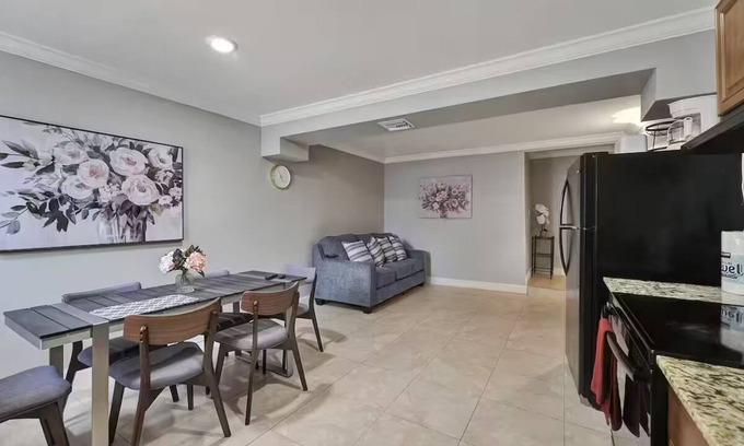 Golden Glades Apartment | Cozy Miami Apt - TOP RATED! ! !