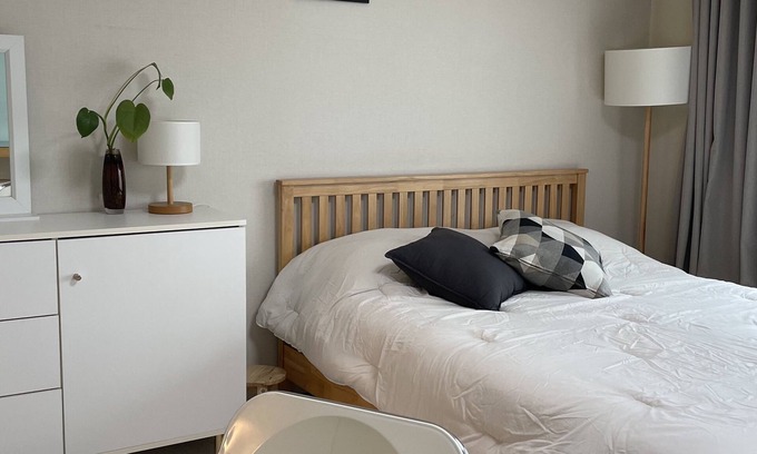 Banpo-dong Apartment | Cozy Minimalist-Close to Hotspots-7 min to subway