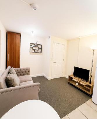 Preston House | Cozy modern 2 bedroom apartment with comfortable lounge