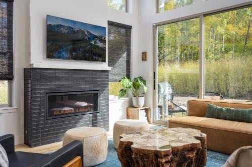 Rendezvous House | Cozy Modern Cabin W Hot Tub - Minutes To Ski Area