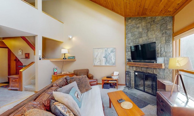 Central Vermont- Killington Apartment | Cozy Modern Comfort