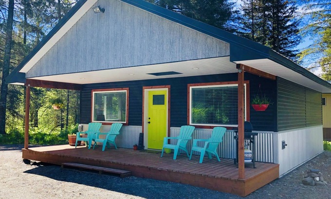 Seward Cabin | Cozy, modern cottage located in Seward, Alaska!