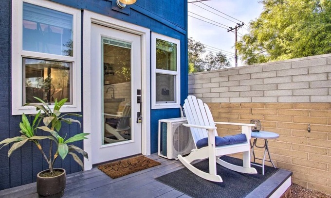 Peter Howell Apartment | Cozy, Modern Tiny Home, 1-bed, 1 bath - 10 minutes from UofA & other hotspots!