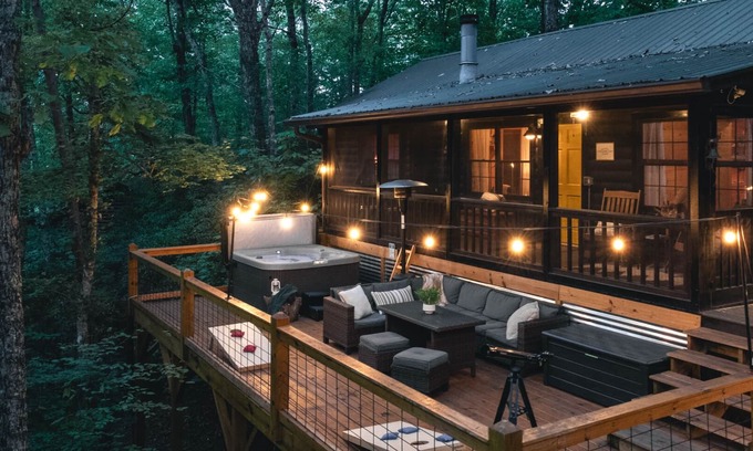 Blue Ridge Cabin | Cozy Modern Treehouse Forest Hot Tub Dog Haven