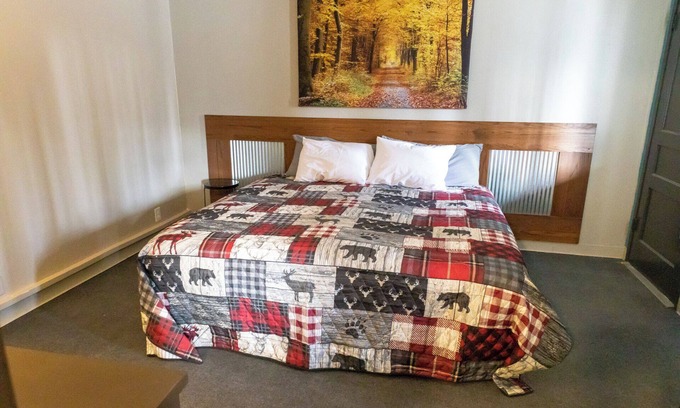 Almo Hotel | Cozy Motel Room With Lake Access