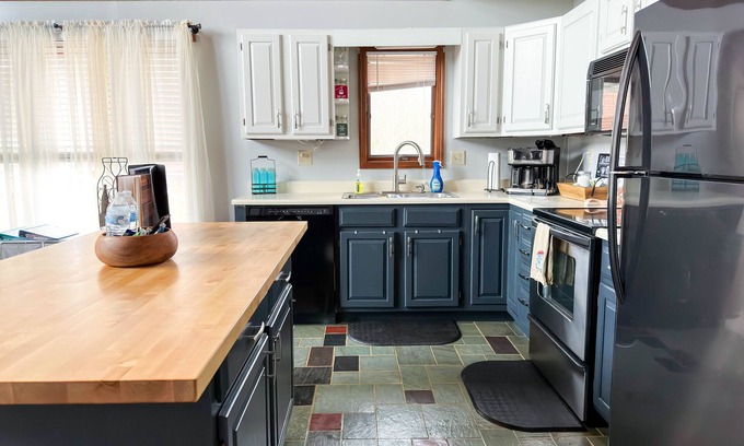 Canaan Valley Cabin | Cozy Mountain Cabin - Firepit & 5 min from Hiking!