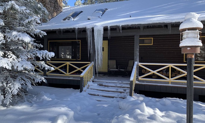Pinetop House | Cozy Mountain Cabin in the Pines!