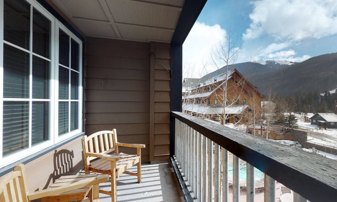 River Run Condo | Cozy Mountain Condo with Pool & Hot Tub - Close to the Slopes
