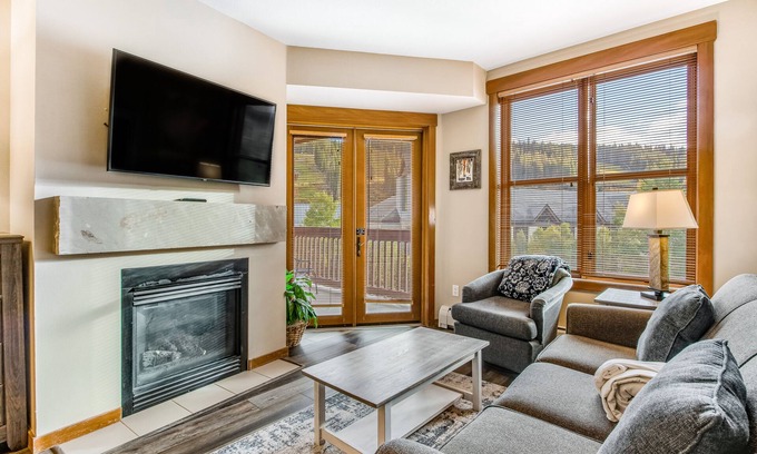 Copper Mountain Village Condo | Cozy Mountain Gem W/Private Balcony, Shared Hot Tub, Walk to Lifts & Free WiFi