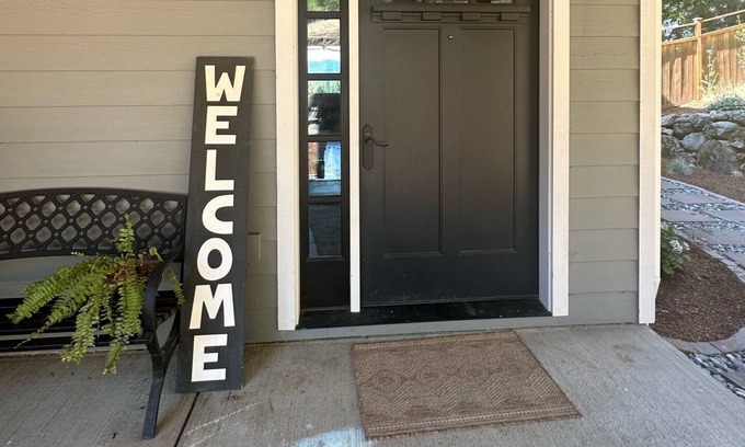 White Salmon House | Cozy mountain home in the heart of White salmon