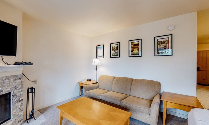 Bend Condo | Cozy mountain studio near skiing & town with fast WiFi, shared pools, & patio