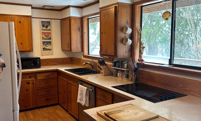 Gold Bar House | Cozy mountain valley rancher close to abundant outdoor recreational activities