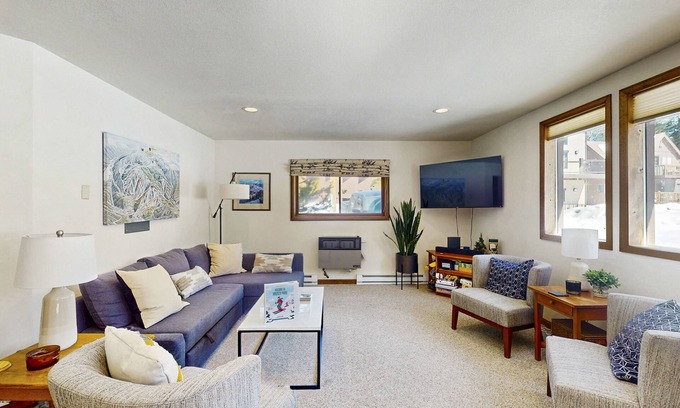 Old Town House | Cozy mountain-view house with full kitchen, dog-friendly & convenient location