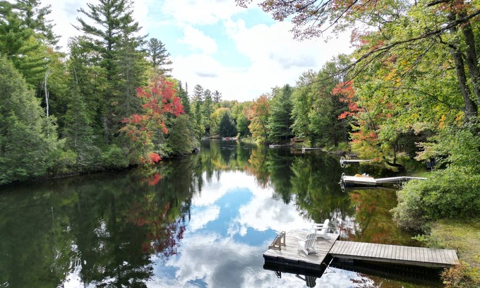 Bracebridge Cabin | Cozy Muskoka Riverfront Cottage