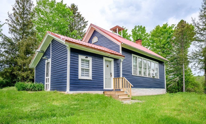 Naples House | Cozy Naples School House. Book your Finger Lakes retreat today! Skiing,WineTrail