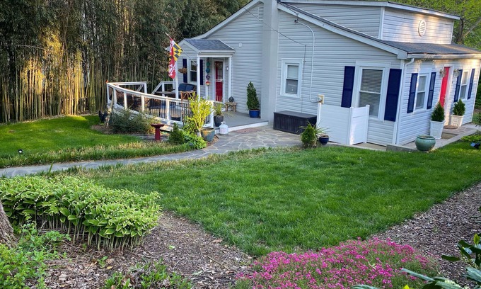 Epping Forest Cottage | Cozy Nautical Cottage in Annapolis w/Beautiful Outdoor Space