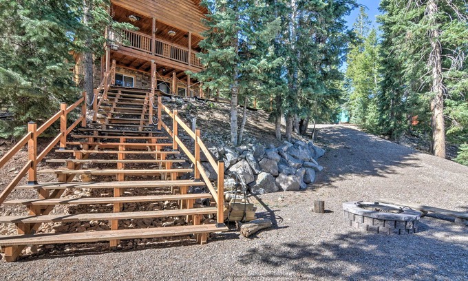 Duck Creek Village Cabin | Cozy 'Nora's Hideaway' - Charming, Quiet Log Cabin