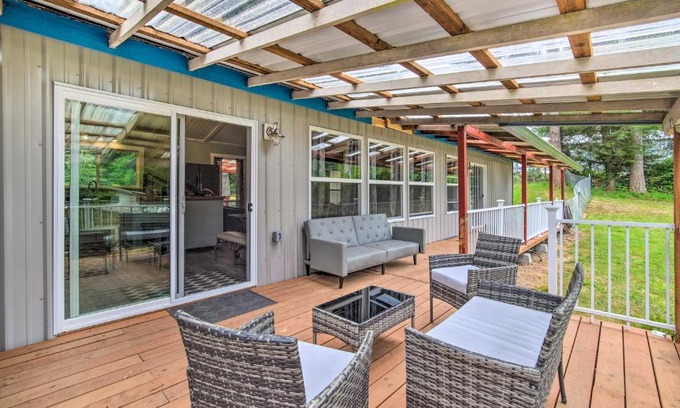 North Bend House | Cozy North Bend Getaway Near Dunes and Ocean!
