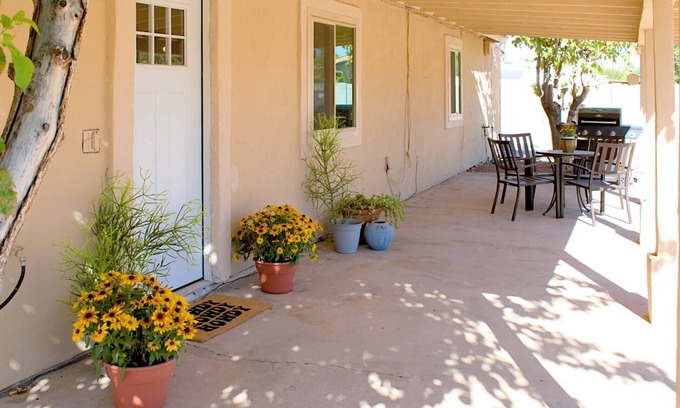 Townsend Terrace House | COZY NORTH PHX 2 BR CASITA, Trailer parking and near MAYO Clinic