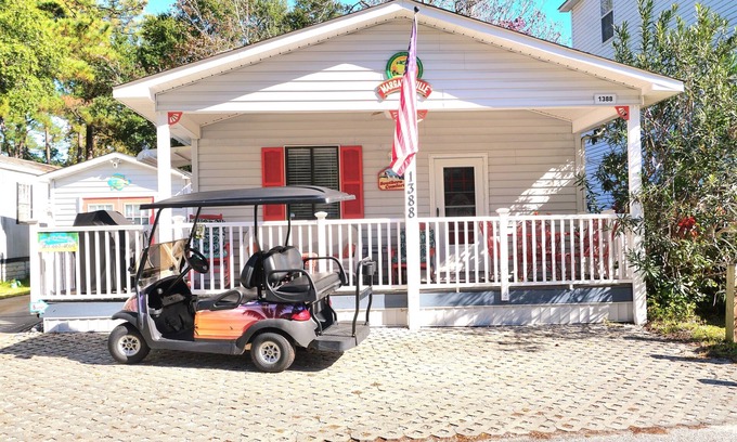 Surfside Beach House | Cozy Ocean Lakes home w/Golf cart!