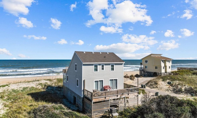 South Nags Head House | Cozy Oceanfront Cottage with Incredible Views in a Fabulous Location