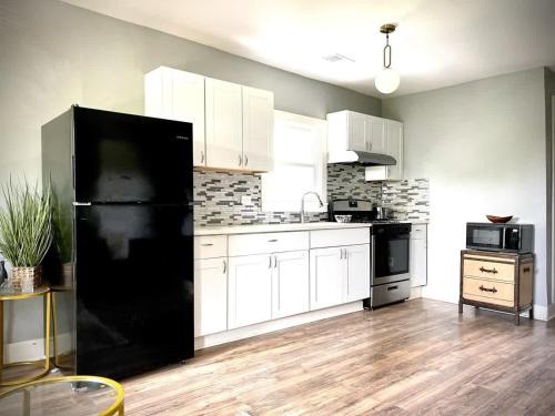 Evanston Apartment | Cozy Old Chicago Style Retreat in Evanston