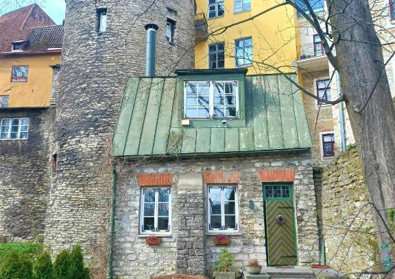 Old Town Apartment | Cozy Old Town Historic House