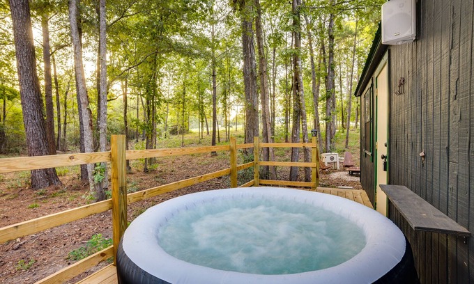 Onalaska Cabin | Cozy Onalaska Cabin ~ 2 Mi to Lake Livingston!