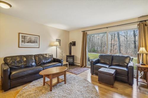 Central Vermont- Killington House | Cozy One-Bedroom Edgemont Condo with Ski Access & Fireplace B3