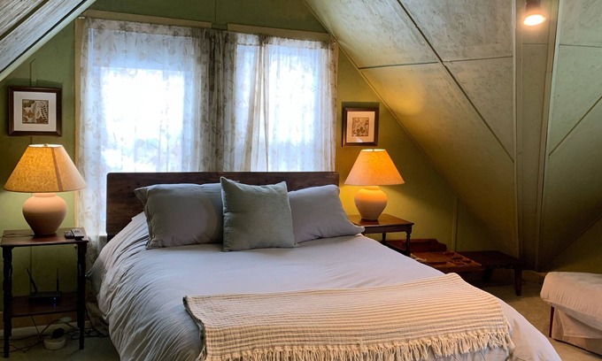 Paradox Apartment | Cozy One Bedroom studio suite in idyllic Adirondack setting