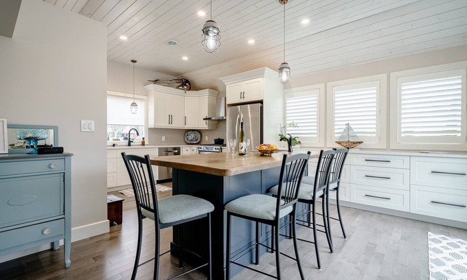 Wheatley Bed & Breakfast | Cozy, one level lake property Bed and Breakfast on the shores of Lake Erie