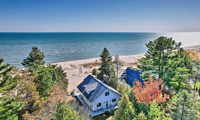 Oscoda Cottage | Cozy Oscoda Cottage: Fire Pit & Private Beach